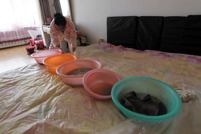 安义楼上漏水，住户失联，小区没物管，业主维权难！律师来支招……